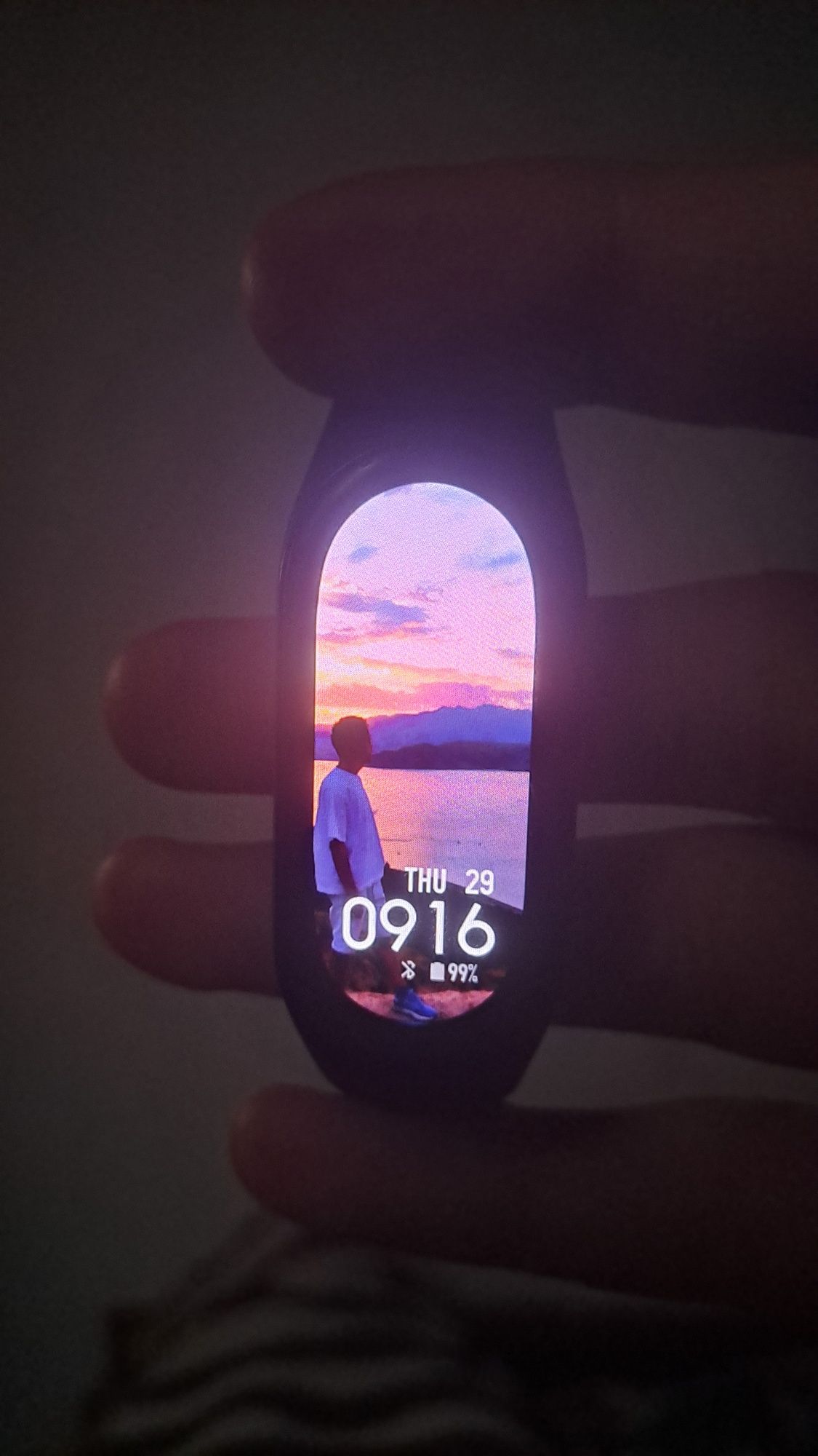 Mi Band 7 srochno  sotiladi