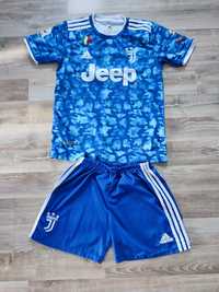 Set sport băieți Adidas Juventus mărimea 176 ca NOU