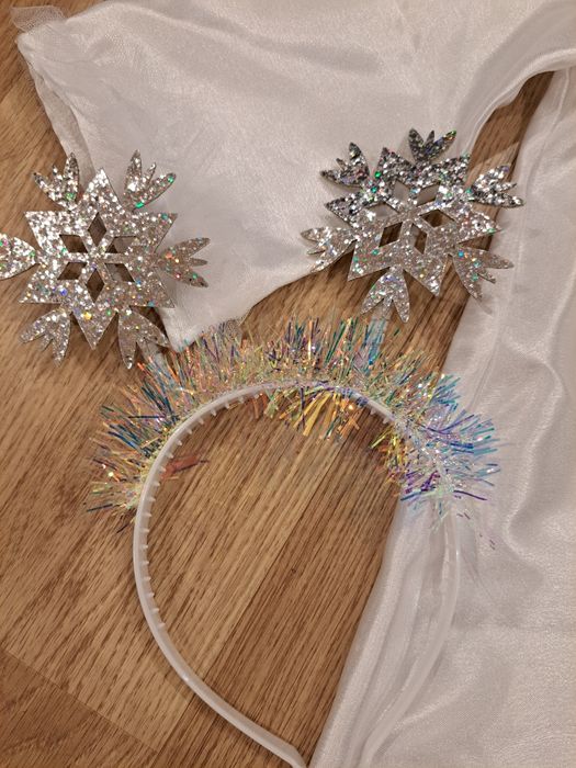 Costum fulg de nea fetita