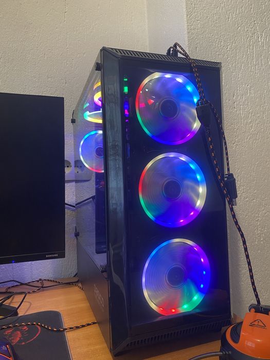 Геймърски компютър + Геймърски микрофон