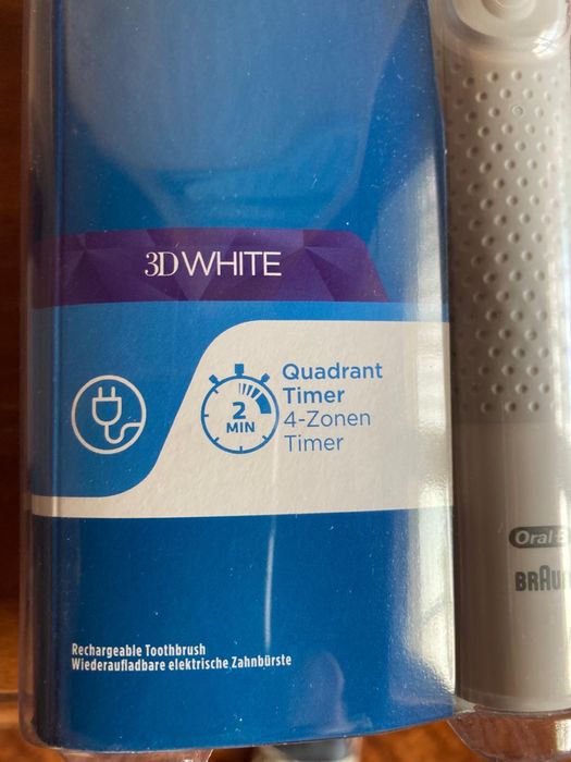 Нова ел. четка Oral B с допълнителни два накрайника