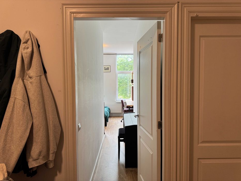 Дава се под наем Едностаен апартамент в София, Център - 50 кв.м за 357 € - Снимка #2