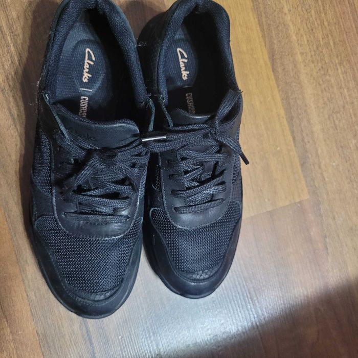 Adidasi negri Clarks 37
