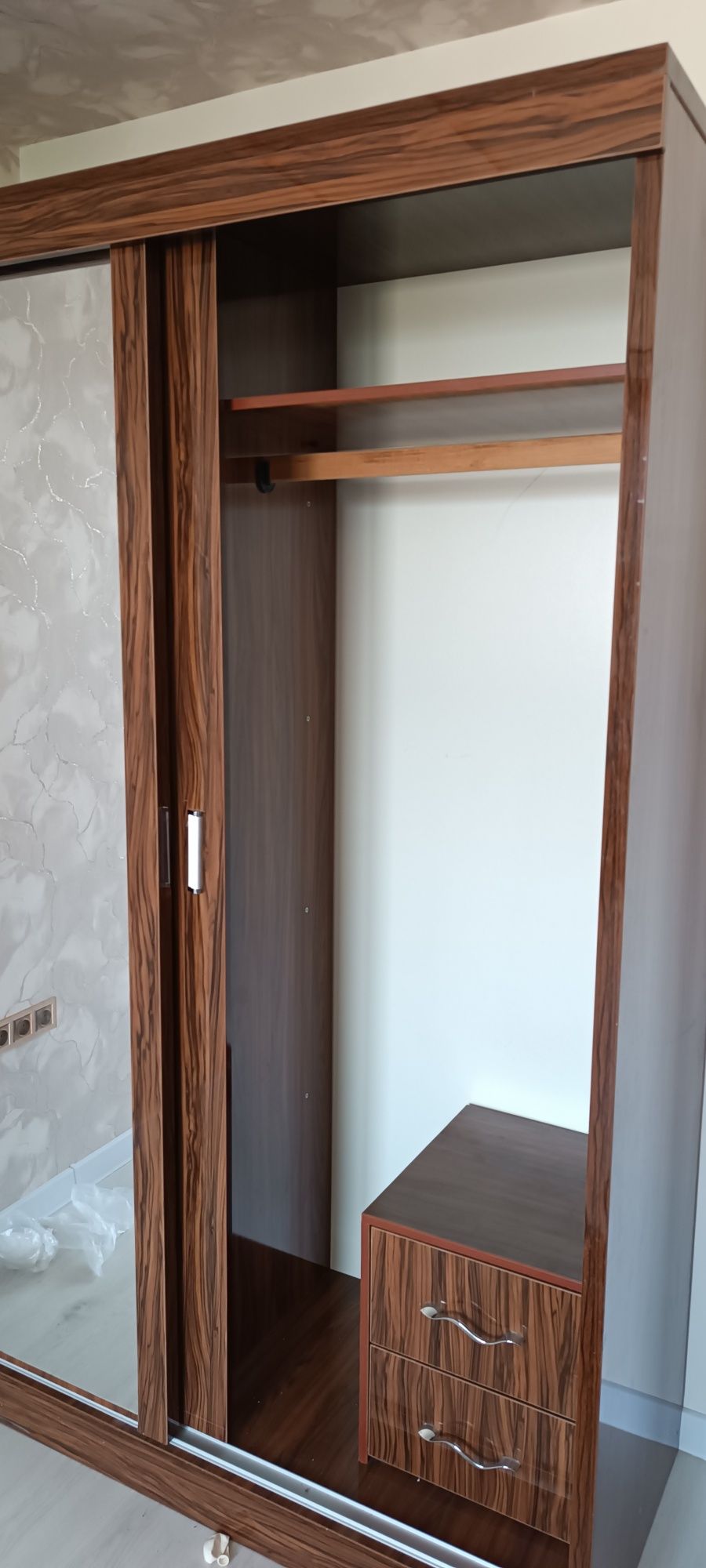Срочно продаю спальный гарнитур