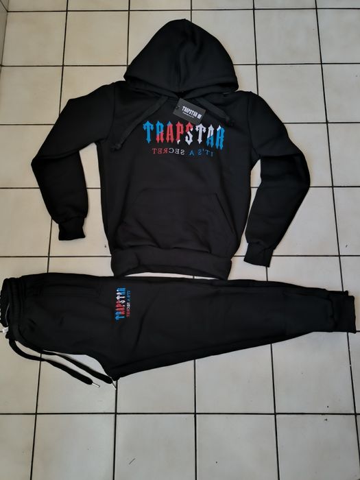 Тийнейджърски ВАТИРАН черен екип TRAPSTAR или тениска TRAPSTAR