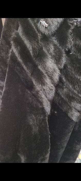 Продам шубку фабрики.  Elena Furs, натуралка, одевала 3 раза, 48 sized
