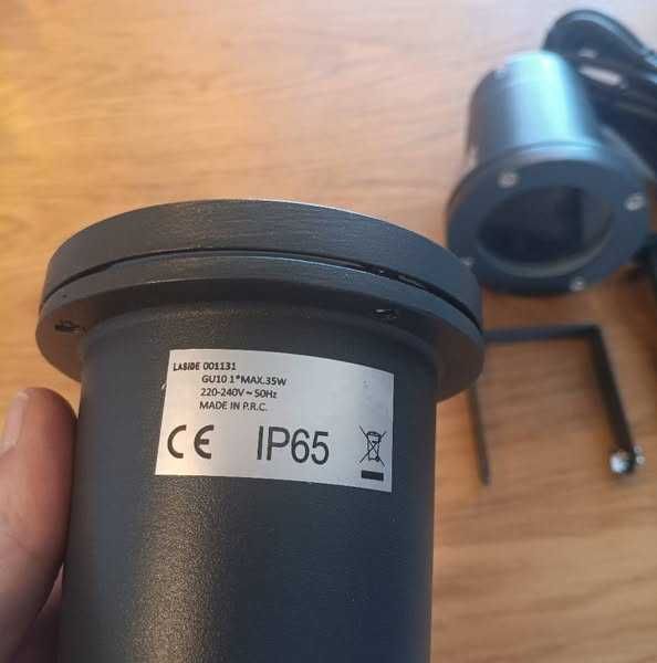 НОВИ! Градински прожектори, IP65 водоустойчиви, с 2 м кабел, 2 бр/к-кт