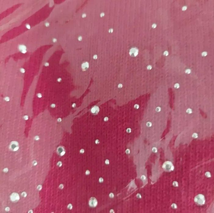 Fes dama visiniu cu strasuri