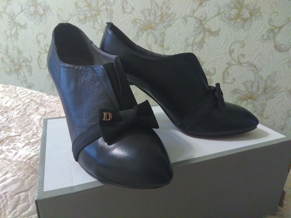 Продам кожаные женские ботильоны