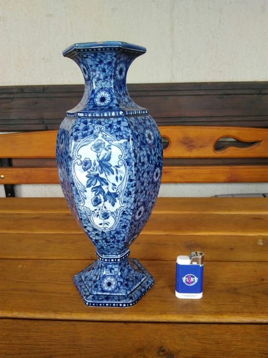 Продавам антикварна порцеланова ваза от Холандия