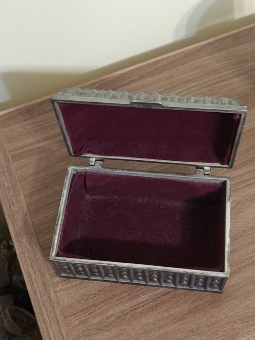 Продавам кутии за бижута