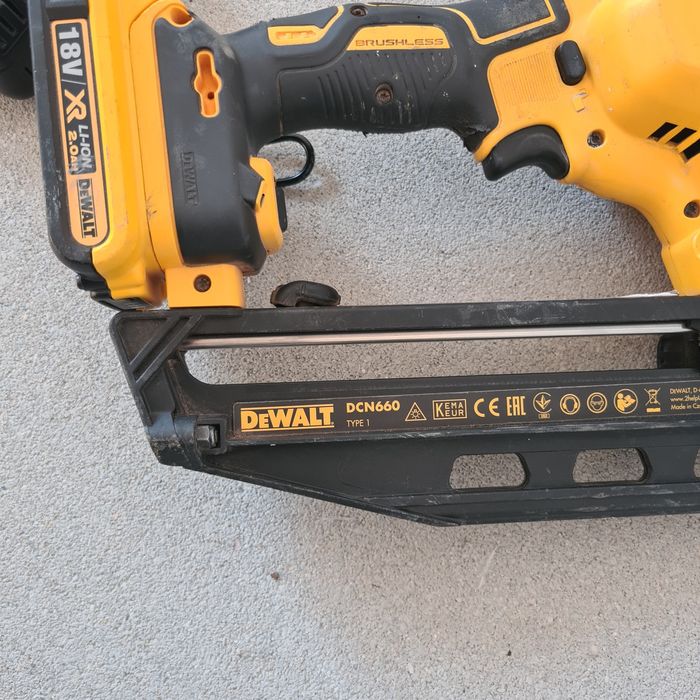 Pistol cu cuie Dewalt DCN660