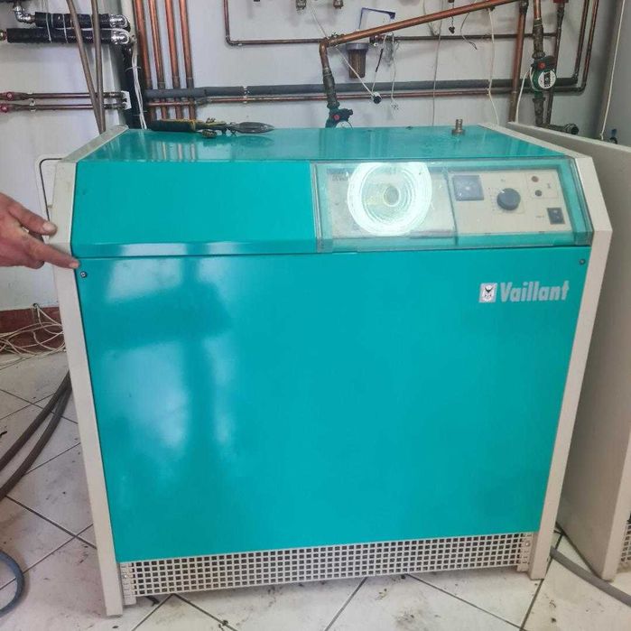 Vând 2 centrale termice pe gaz, marca VAILANT, 45kw