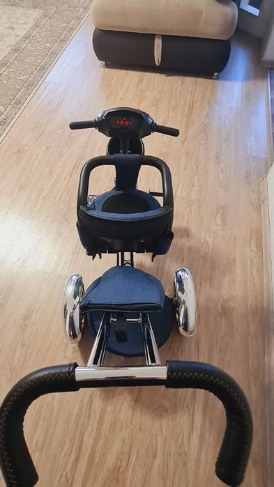 Коляска-велосипед б/у продаётся в отличном состоянии