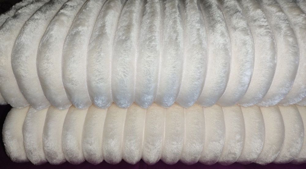 Мягкие теплые пледы