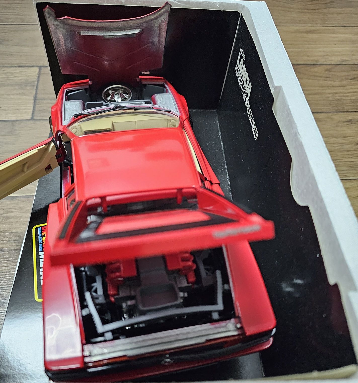 Macheta 1:18 Ferrari Testarossa 1984