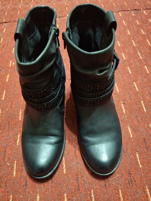 Ghete cu toc graceland