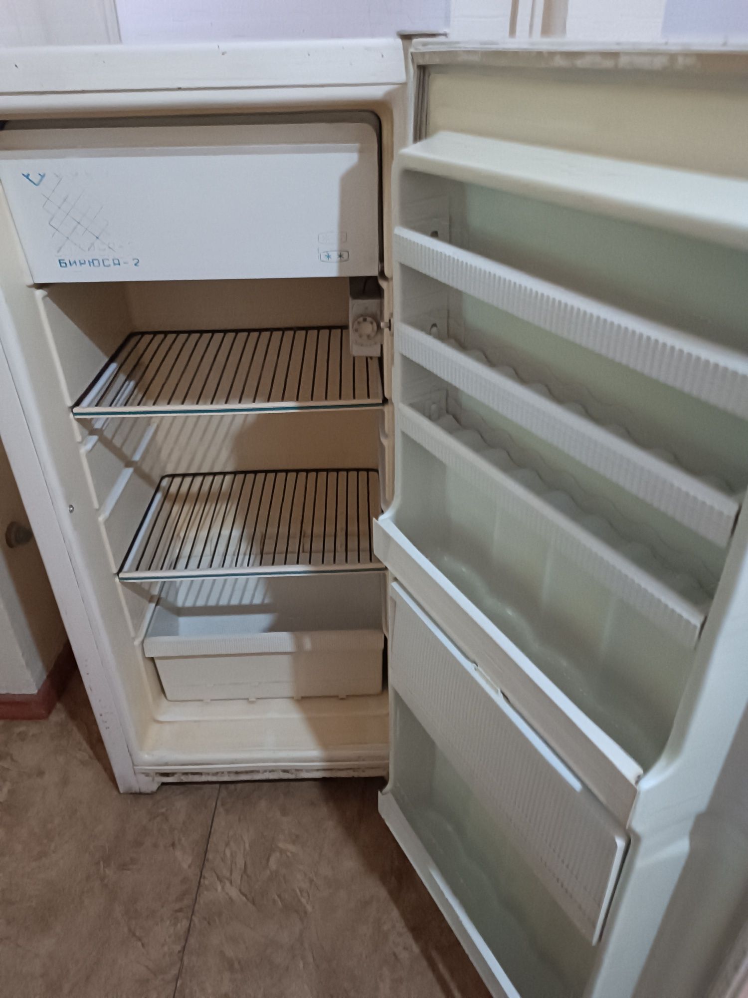 Продается холодильник Бирюса -2