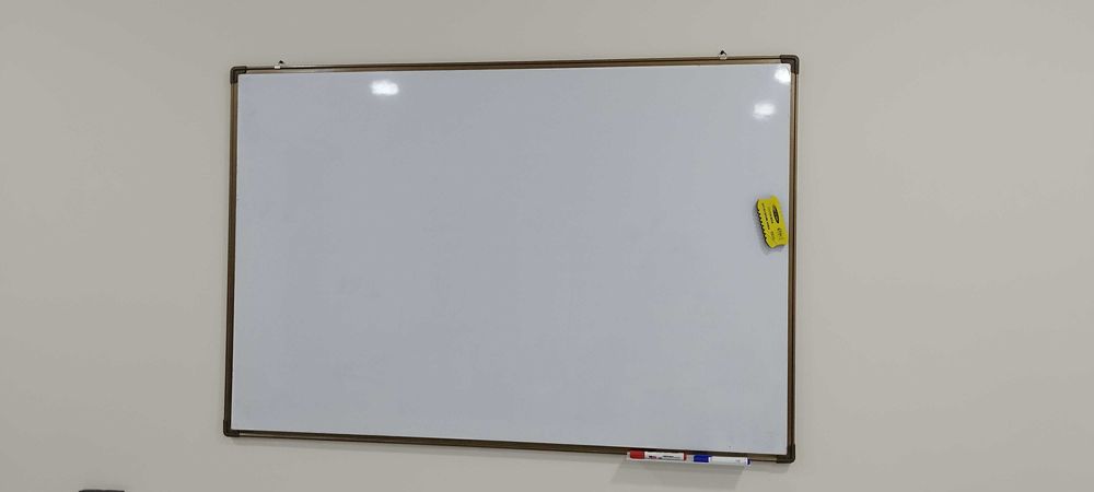 O‘quv markazi uchun yangi parta, stul, doska va ofis to'liq sotuvda