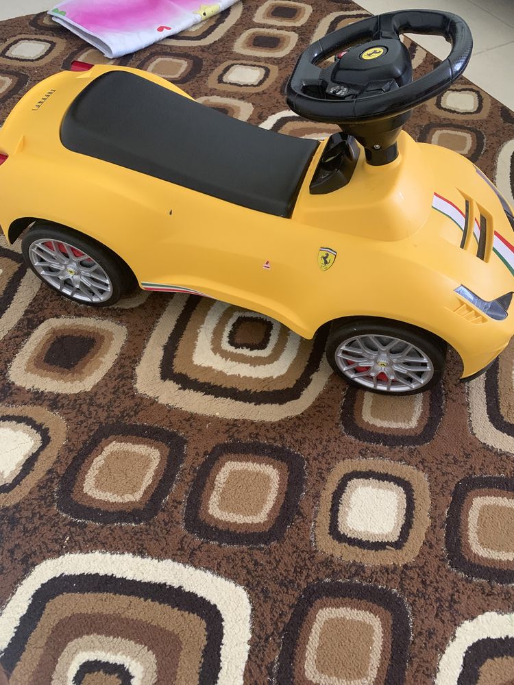Детская машина толкар Ferrari