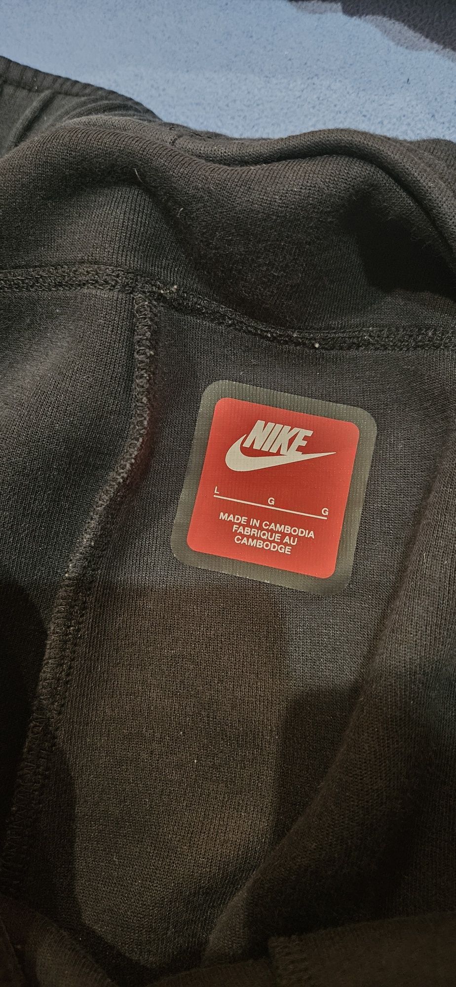 Продавам Nike Tech Fleece