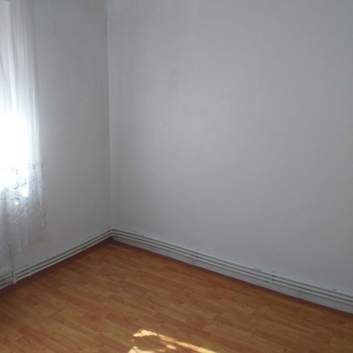 Vand apartament 2 camere semidecomandat