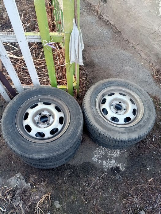 Продам комплект дисков с летней  резиной R13