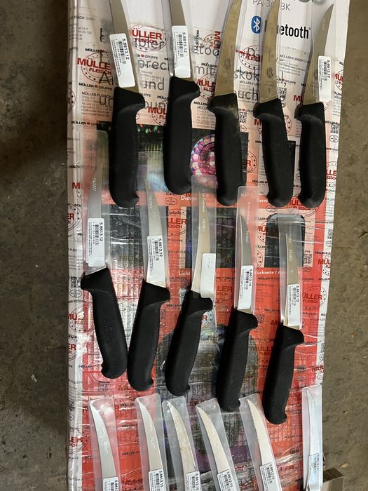 Cuțite de vânzare șorțuri si o mânusă si 2 clacuri