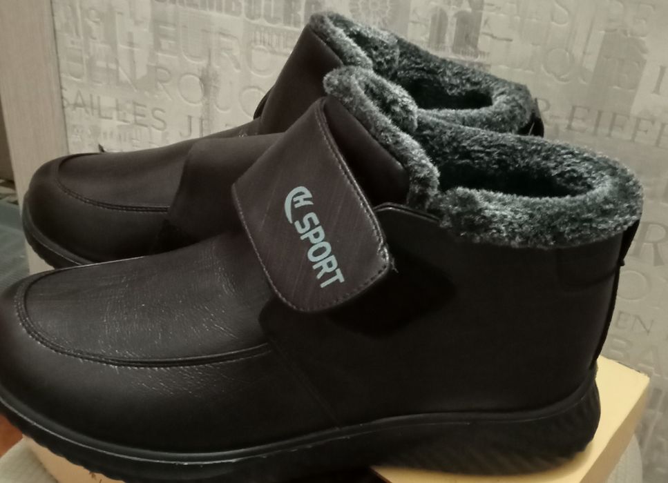 классные тёплые мягкие удобные  ботинки,обсолютно НОВЫЕ  не тот размер