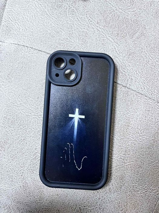 Продавам калъф за iphone 13