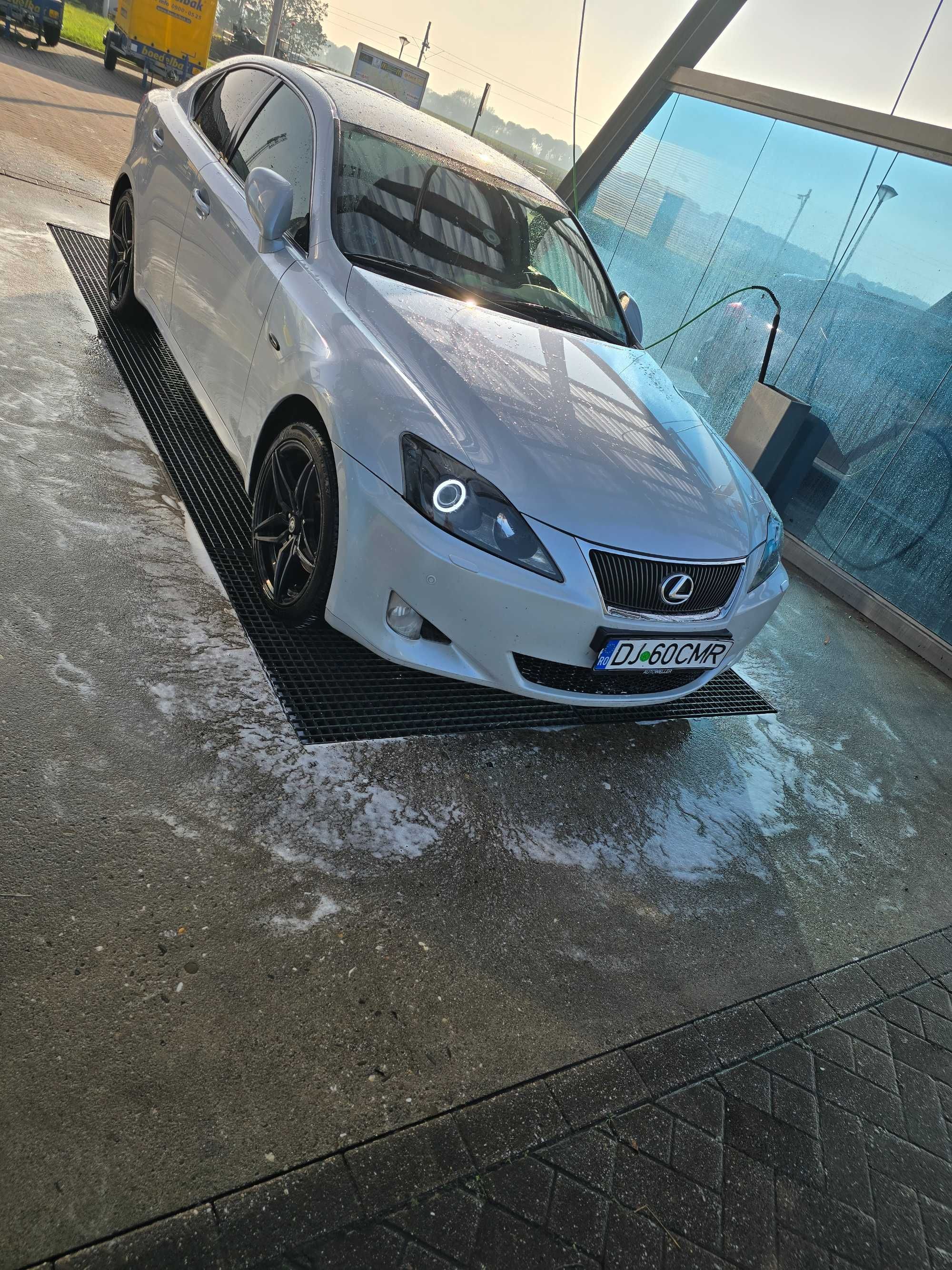 Vand lexus is 220d urgent
