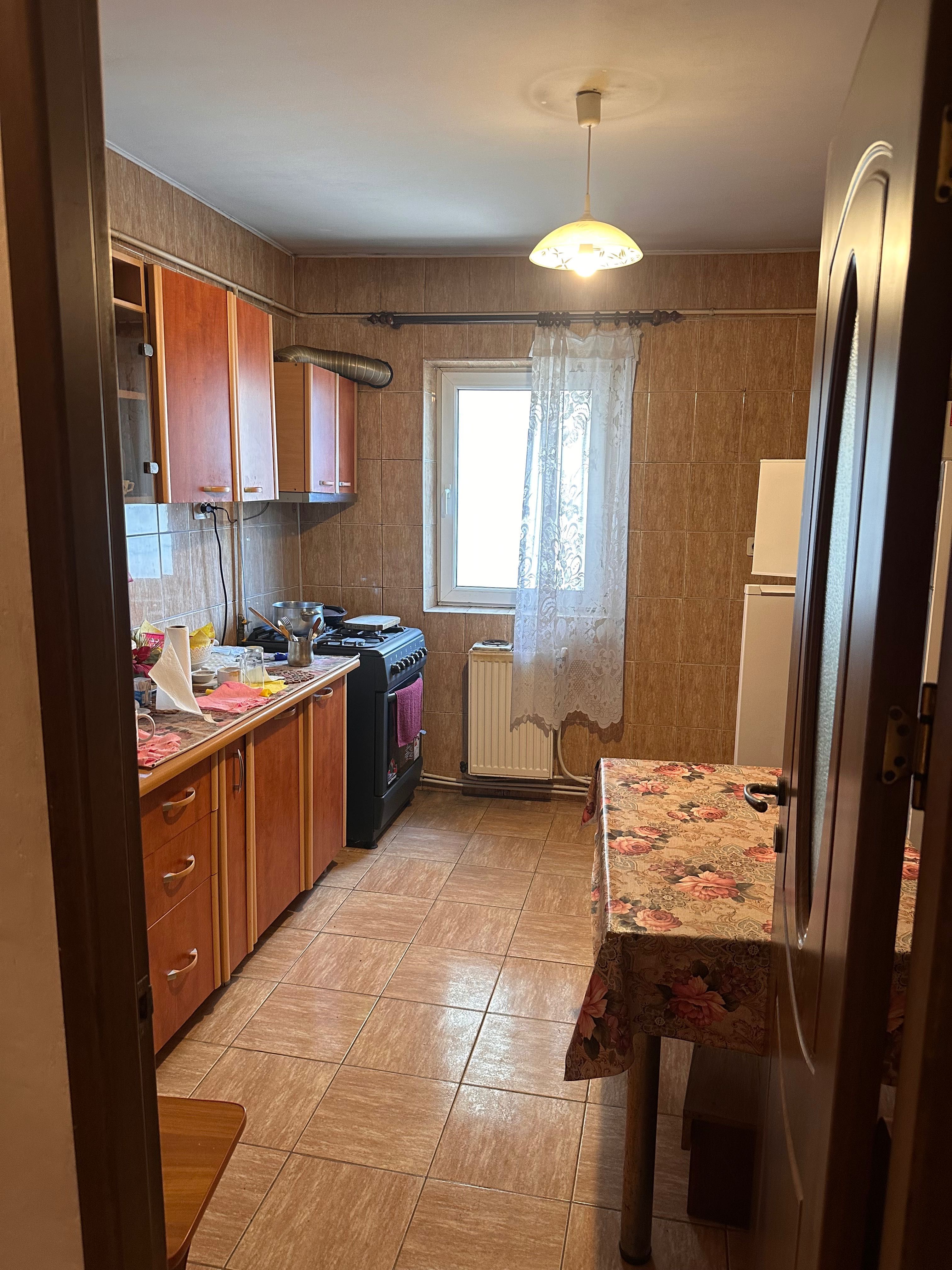 DE VÂNZARE : Apartament cu 4 camere, zona Gării - Vaslui