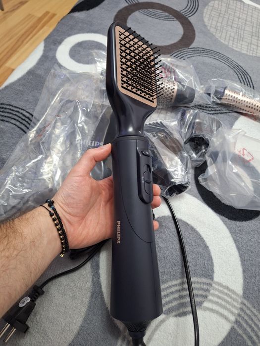 Perie philips cu aer cald