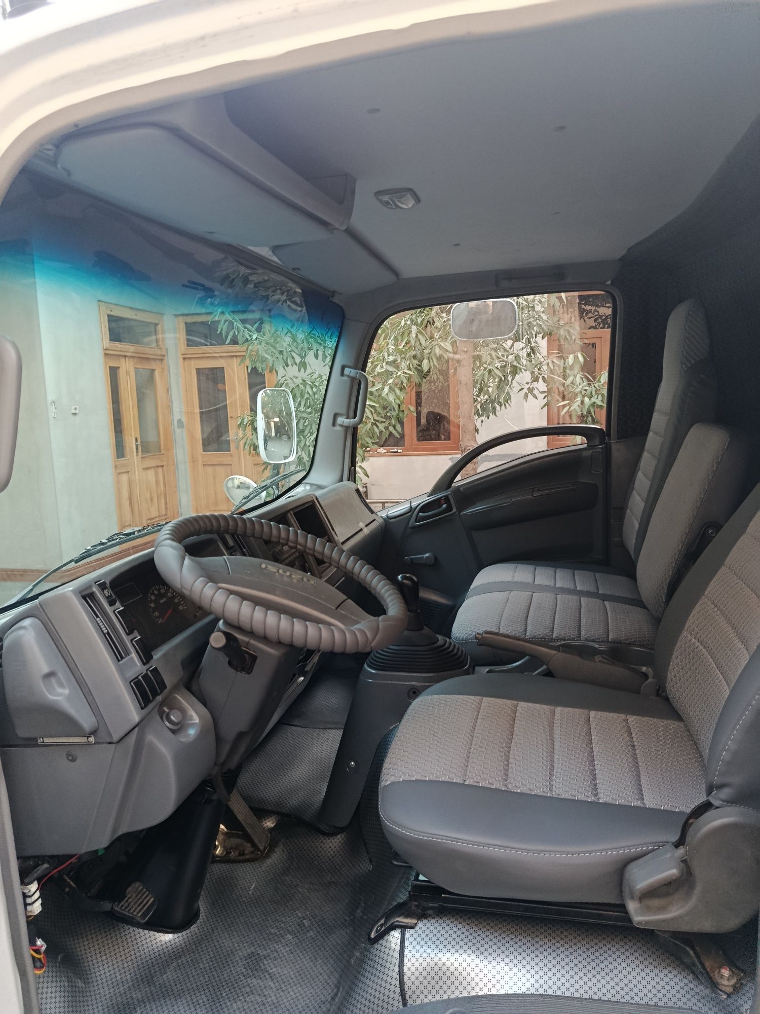 Isuzu sotiladi avtobusdan terilgan