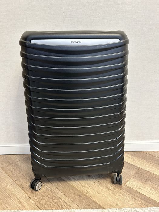 Продам чемодан Samsonite