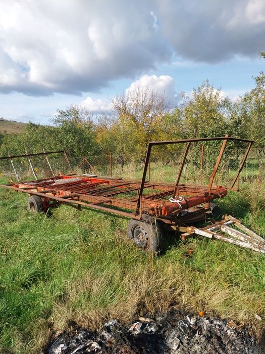 Trailer pt baloti după tractor