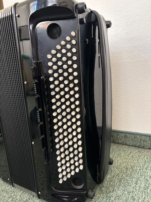 Pigini Button Accordion - BAYAN 58/B DE LUXE (“C” griff in both hands)