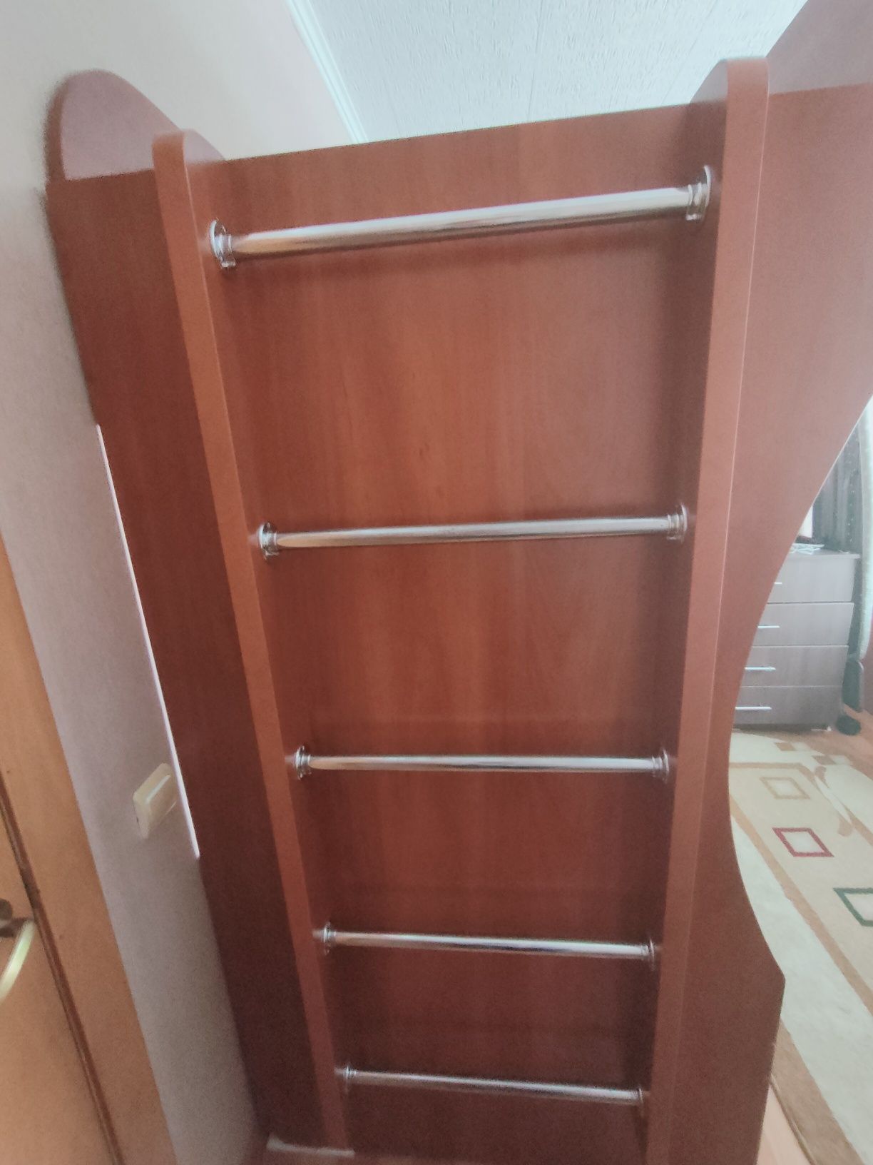 Продам двухярусную кровать