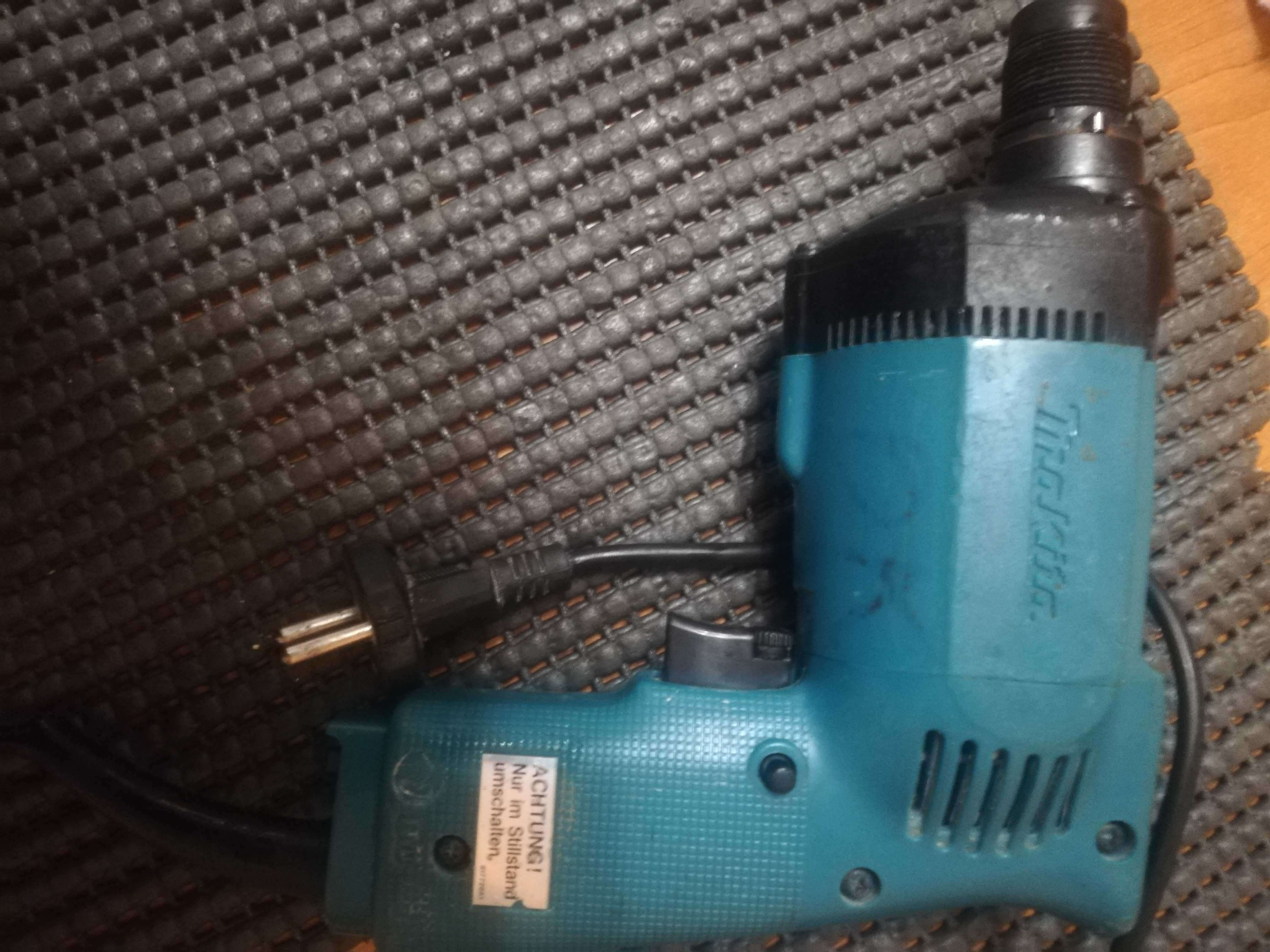 Vând autofiletanta rigips Makita 6822