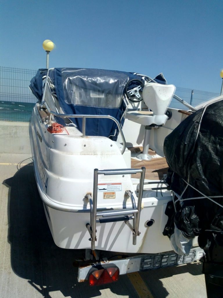 Лодка моторна, катер Quicksilver 430 cabin