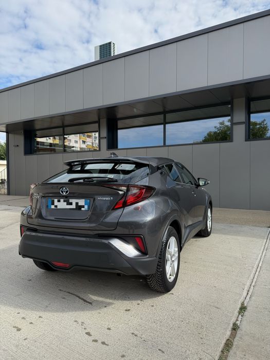 Toyota C-HR 1.8 Hybrid Гаранционна
