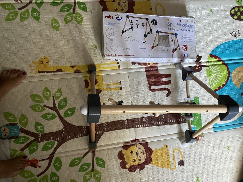 Trapez joaca bebelusi