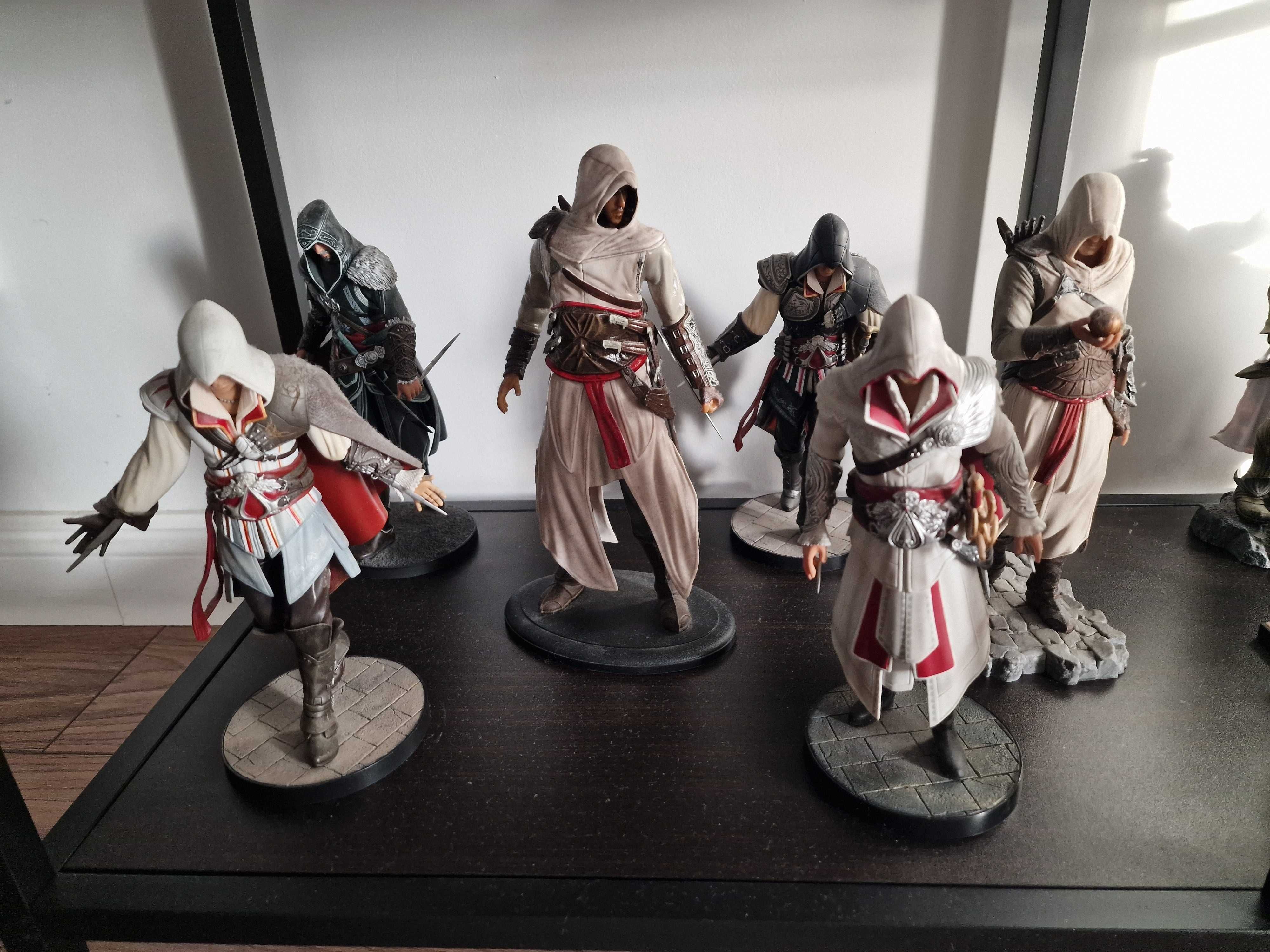 Vand colectie figurine Assassin's Creed