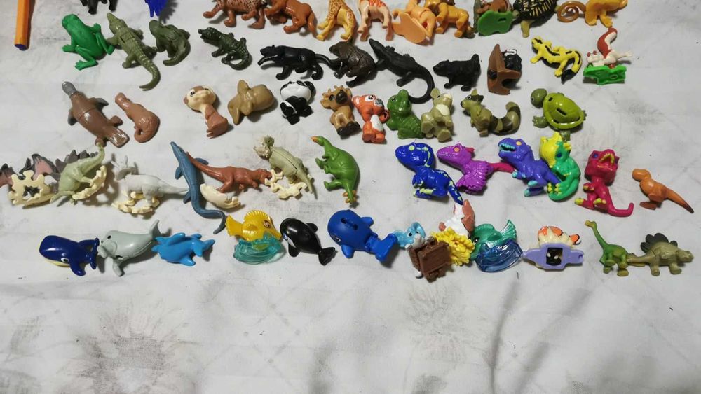 Киндер-играчки животни и други