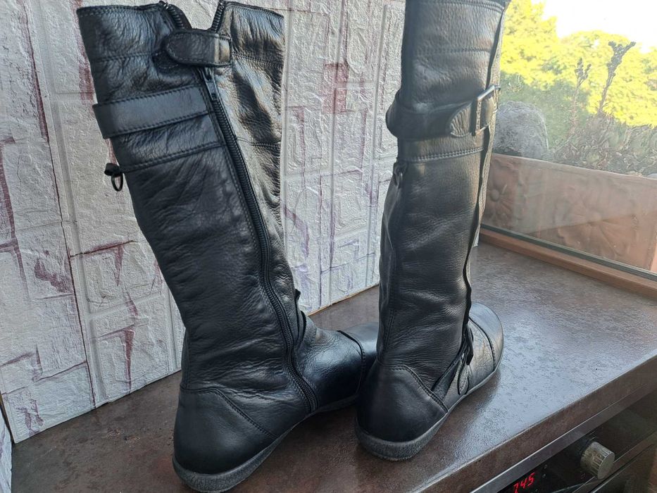 дамски ботуши,зимни обувки,кожени черни боти номер40