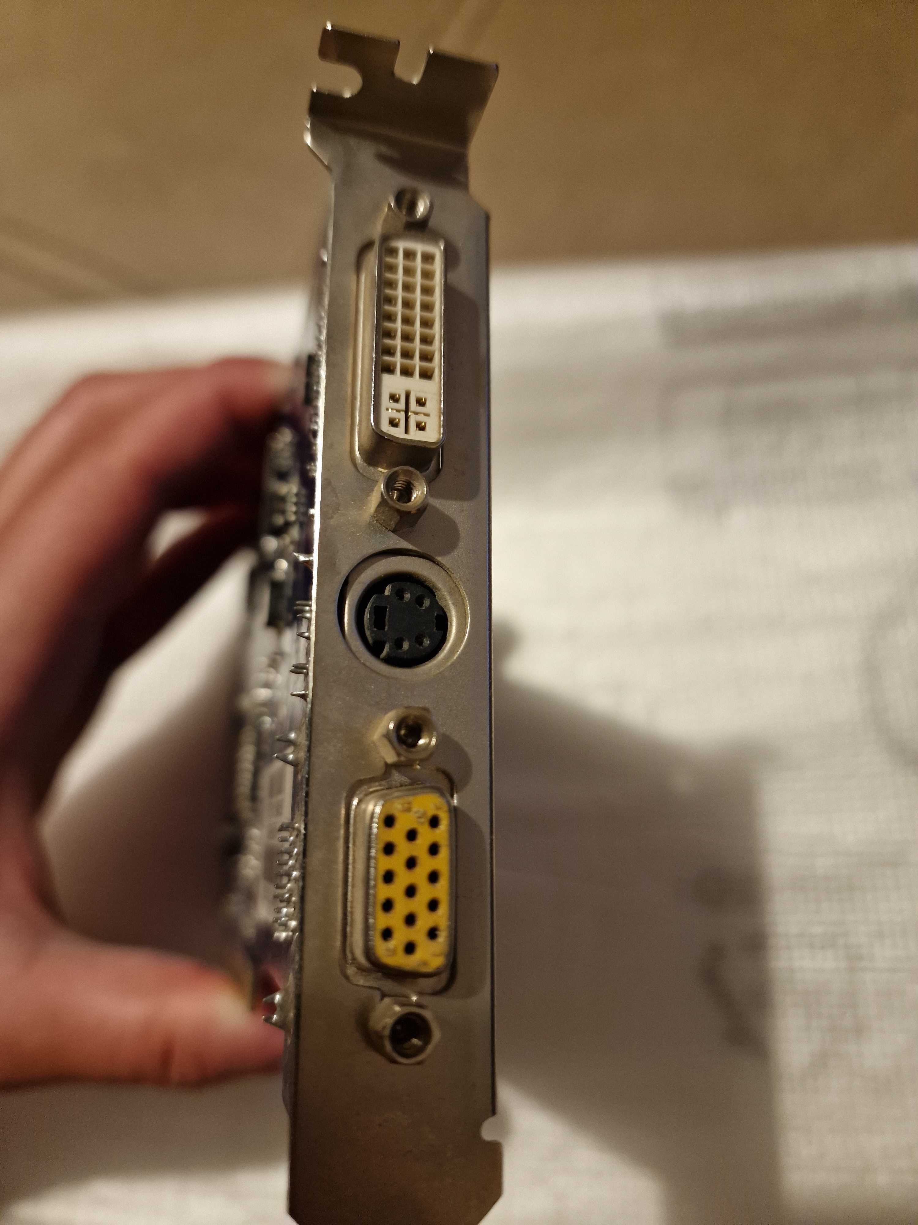 ATI 9600 256MB DDR 128bit PNY + подарък ATI 9550 CANYON CN-AG955-71