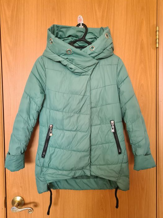 Куртка демисезонная с капюшоном  б/у. Размер 46-48