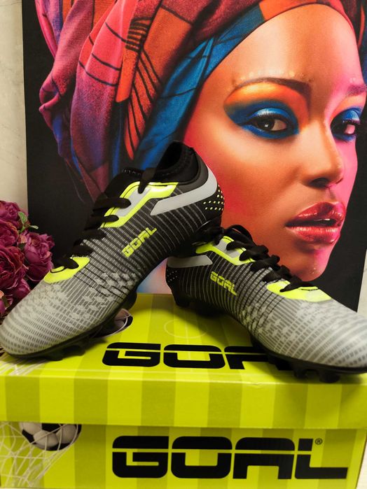 Детски футболни бутонки