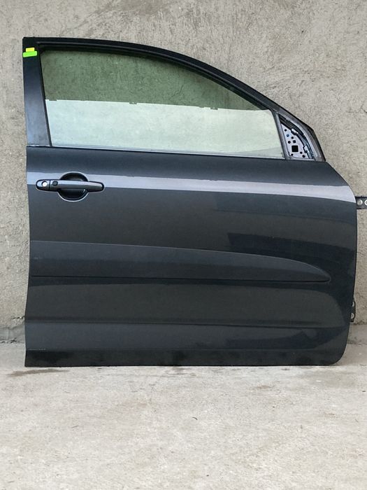 Предна дясна врата за тойота рав4/Toyota rav4 06-11г