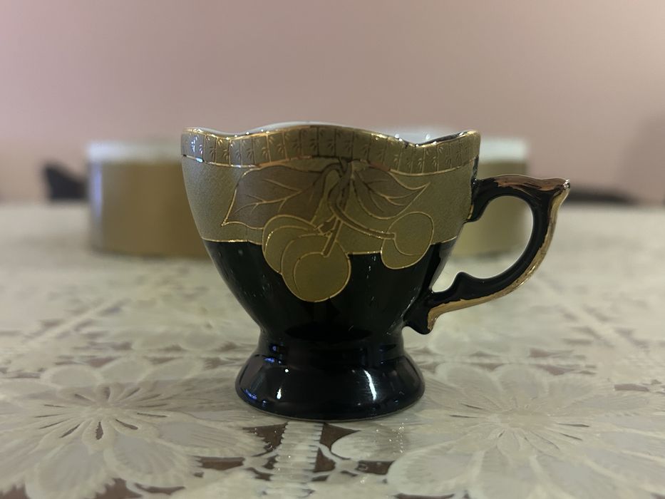 Продавам сервиз с чаши Sitra комплект от 6 броя чаши и чинийки